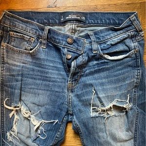 Vintage Hollister Boyfriend Jeans. 25W. Distressed look.